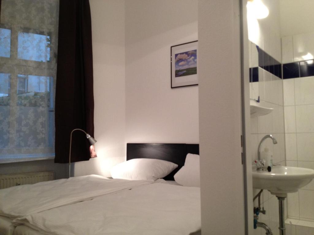 Hotel-Pension Dorma Berlim Quarto foto