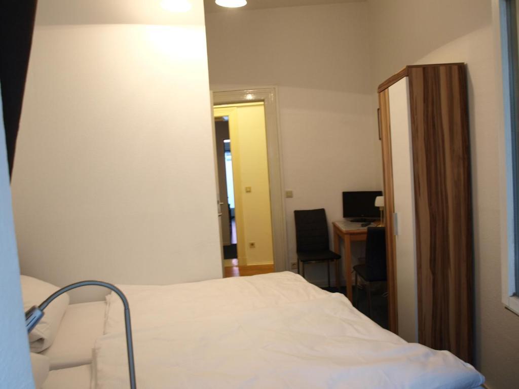 Hotel-Pension Dorma Berlim Quarto foto